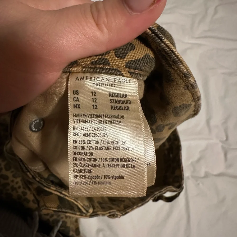 American Eagle Outfitters Leopard Print Straight Leg Jeans - Picture 8 of 9